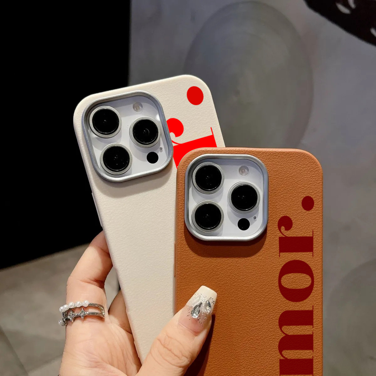 De rode artistieke telefoonhoe - Phone Cases Red recensie en prijs
